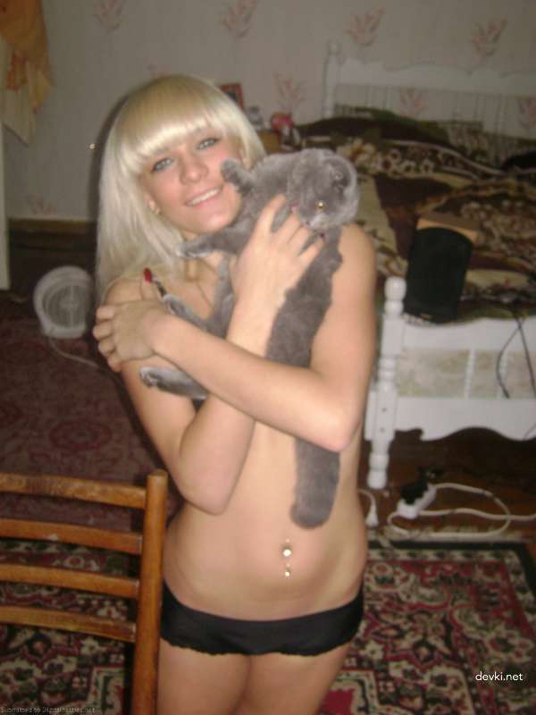 Explicit Nude Blonde Amateur Photo