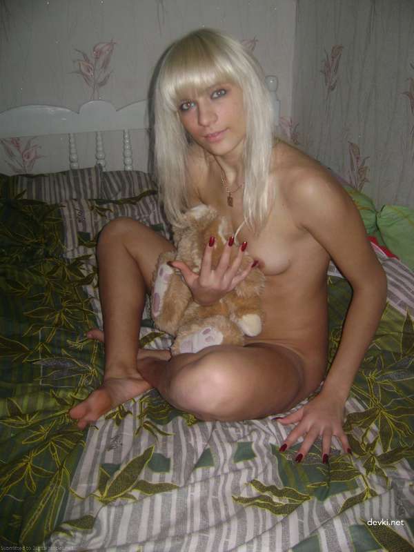 Explicit Nude Blonde Amateur Photo