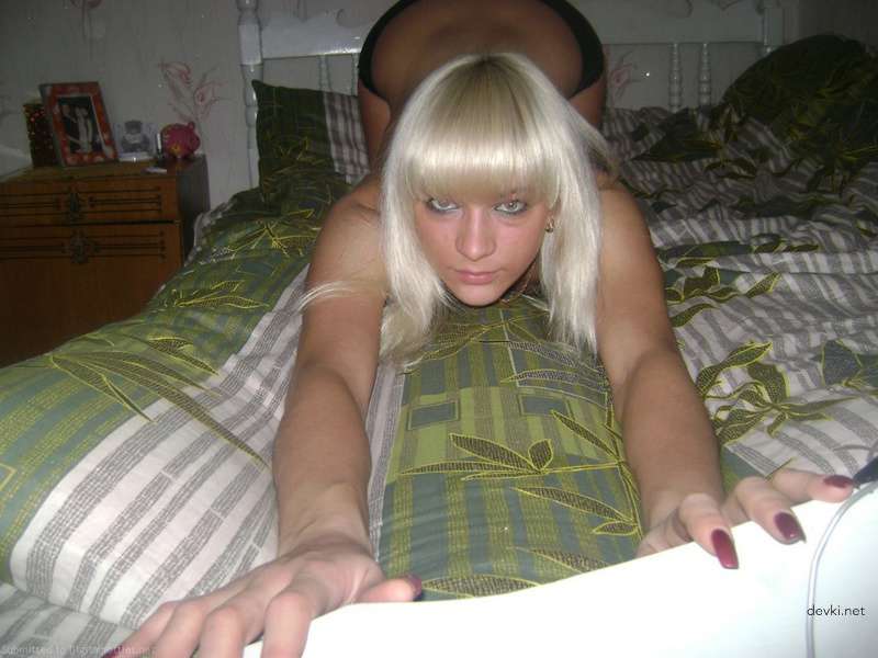Explicit Nude Blonde Amateur Photo