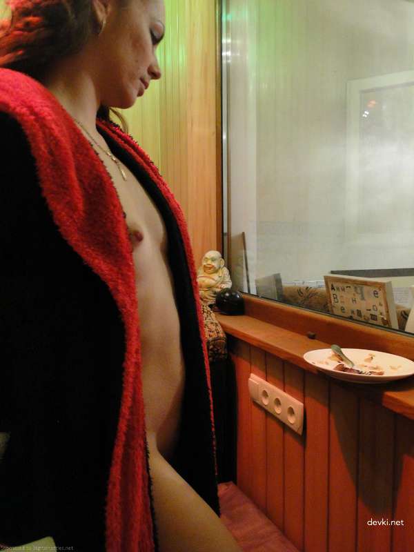 Amateur Nude Woman: Explicit Home Photos of Naked Female