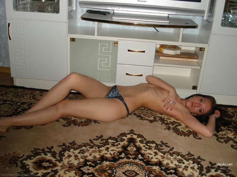 Private Topless Girl Erotic Amateur Photo - Explicit Nude Content