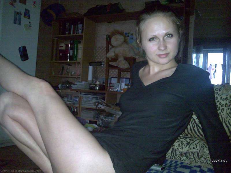 Amateur Girl Explicitly Shows Her Pussy - Uncensored Photo