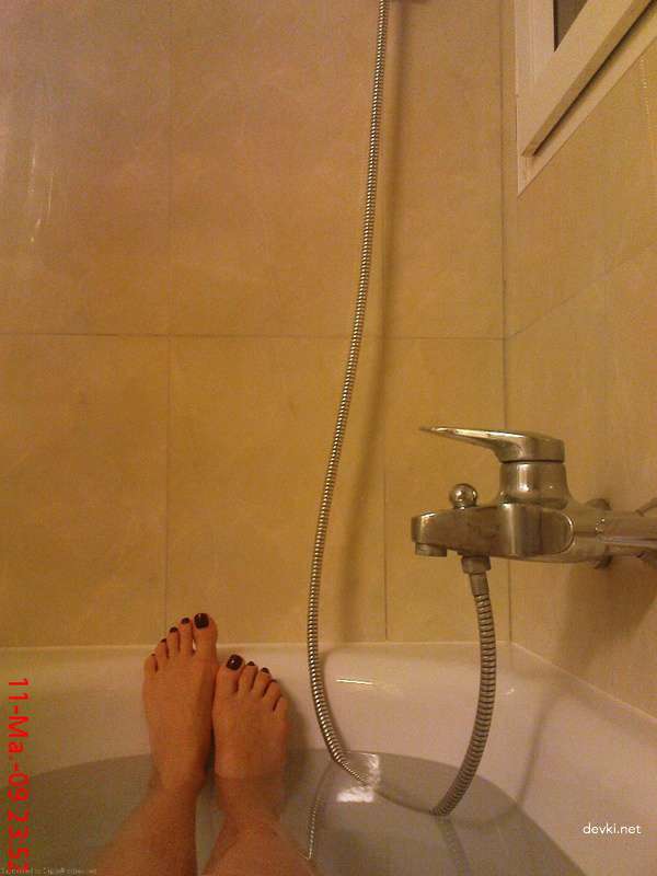 Bare Pussy Babe in Heels: Explicit Amateur Porn Photo