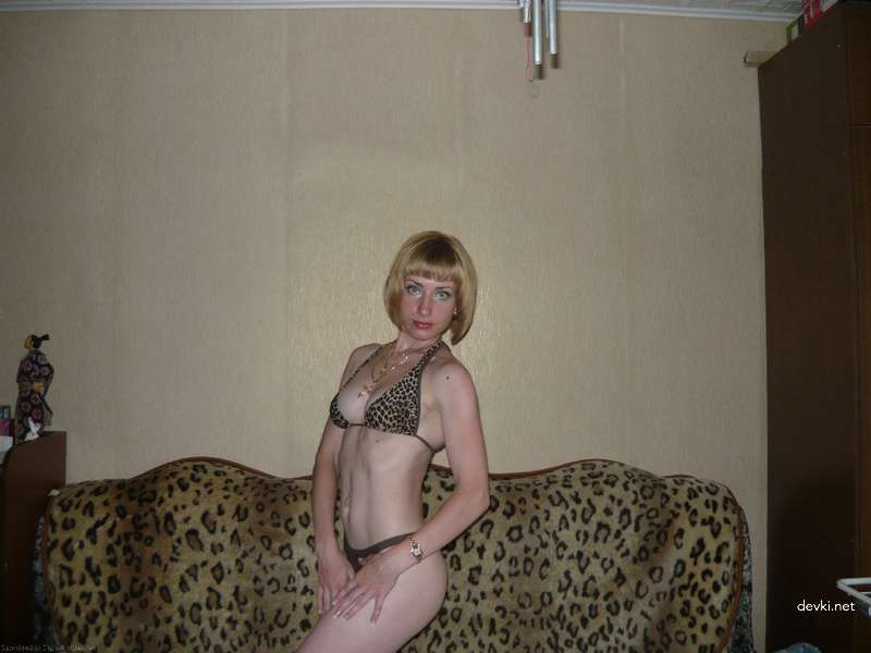 Raw Nude Mirror Selfie: Explicit Amateur Naked Photo