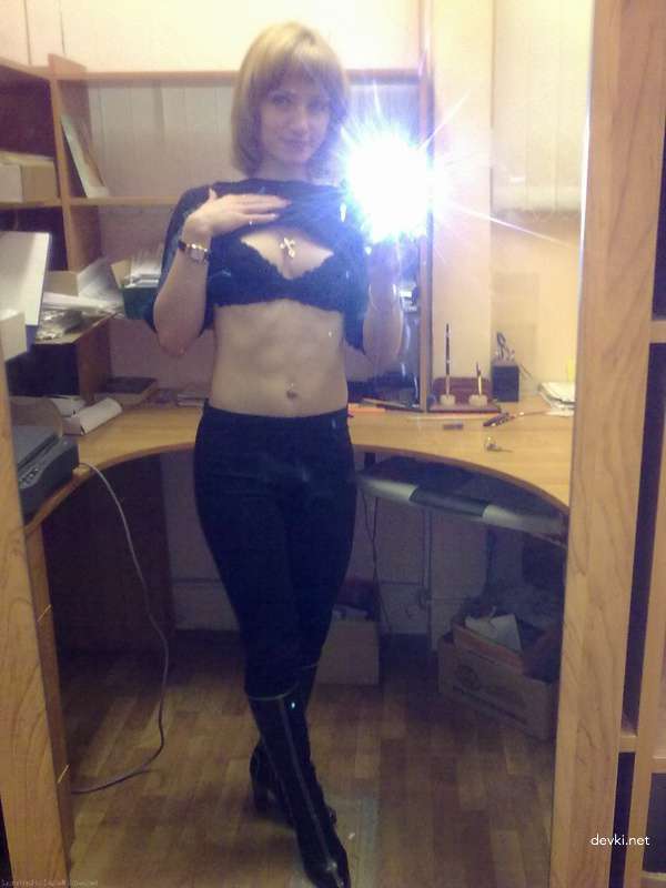 Raw Nude Mirror Selfie: Explicit Amateur Naked Photo