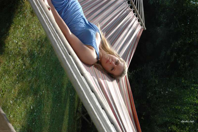 Girlfriend Masturbates with Dildo: Explicit Amateur Porn Photo