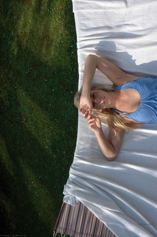 Girlfriend Masturbates with Dildo: Explicit Amateur Porn Photo