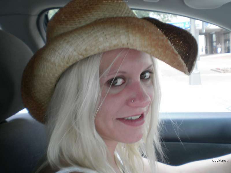 Fucked Drunk Slut: Amateur Porn Photo with Explicit Content