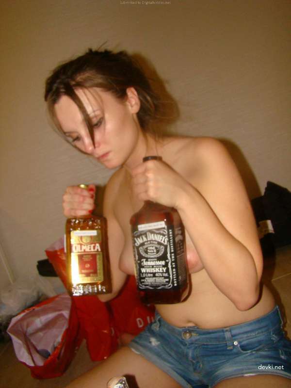 Amateur Teen Girl Fucks Boyfriend - Explicit Homemade Porn Photo