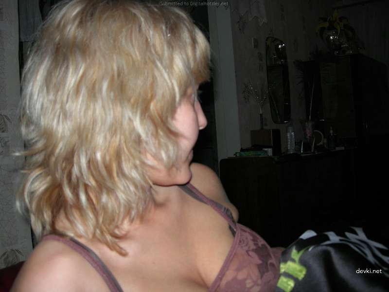 Explicit Amateur Woman Posing and Giving Blowjob