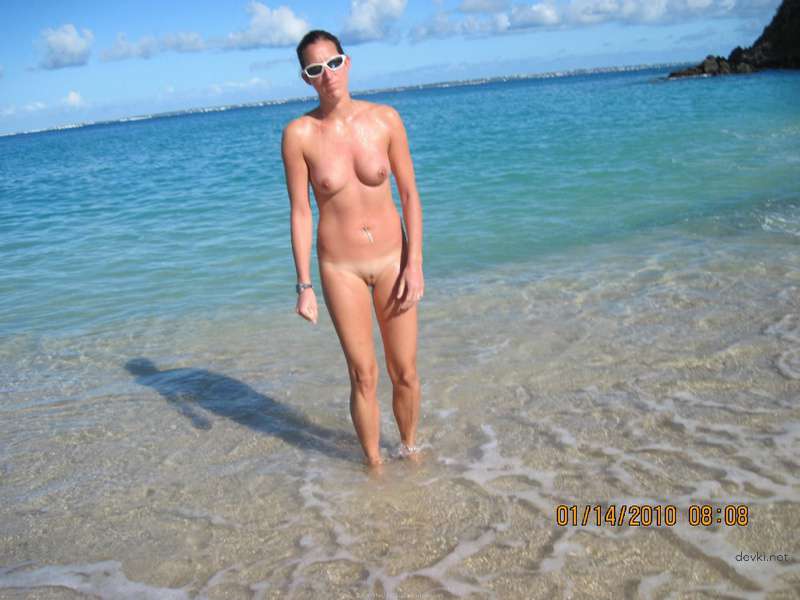 Private Vacation Woman Amateur Porn: Explicit and Bold Outdoor Sex Shot