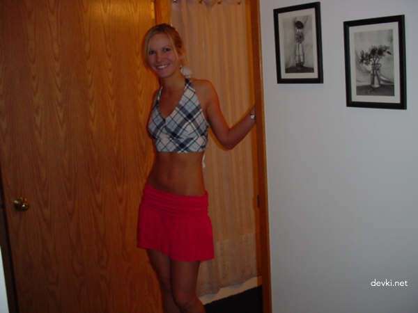 Blonde Amateur Porn: Explicit Erotic Album with Hot Photos