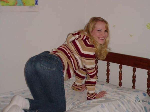 Blonde Amateur Porn: Explicit Erotic Album with Hot Photos