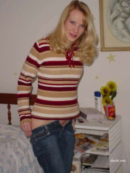 Blonde Amateur Porn: Explicit Erotic Album with Hot Photos