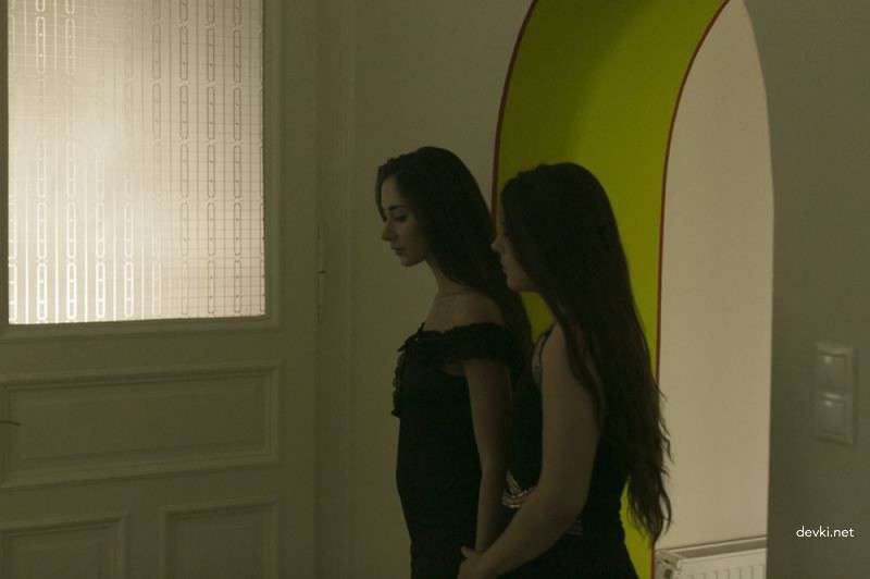 Hot Lesbian Amateur Porn: Woman Masturbates in Front of Friend