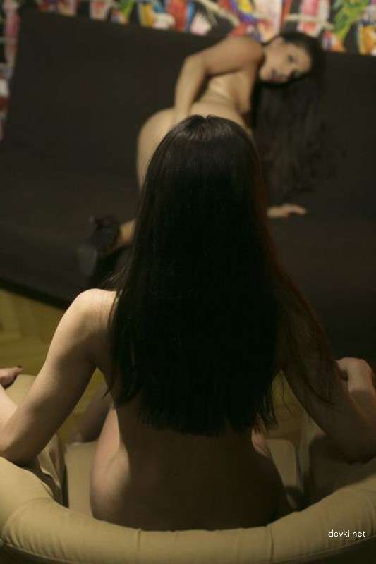 Hot Lesbian Amateur Porn: Woman Masturbates in Front of Friend