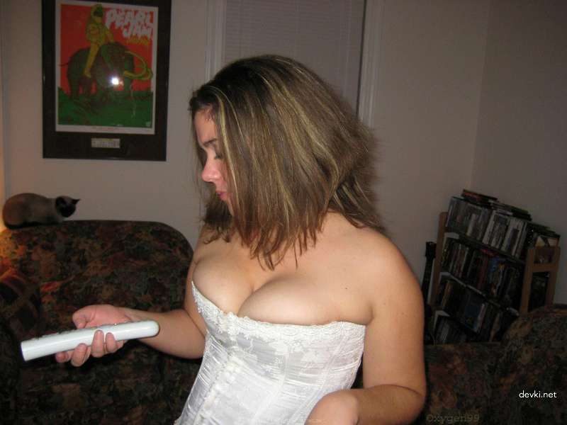 Curvy babe sucks cock for amateur porn - XXX blowjob action