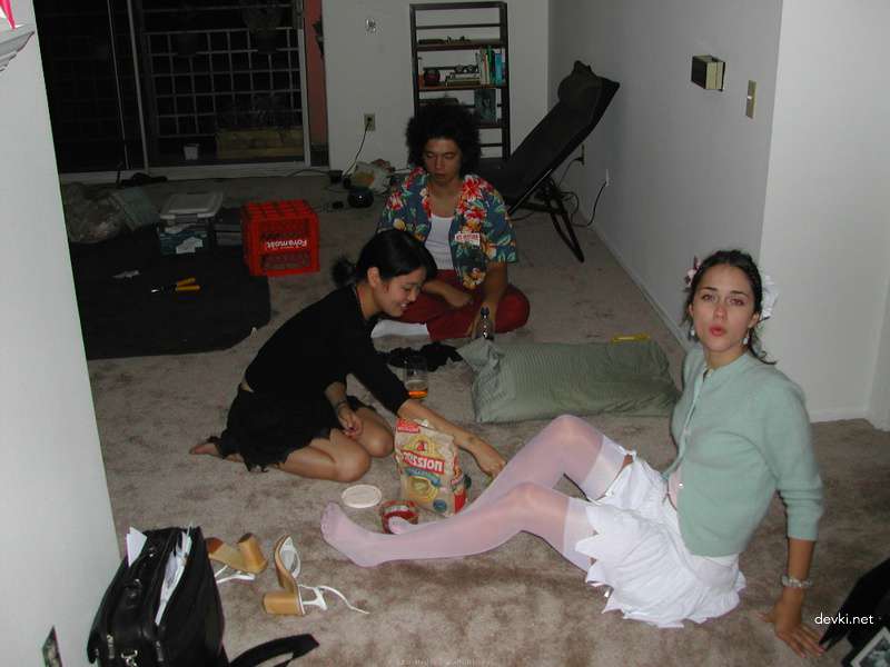 Hot Girlfriend with Perfect Ass and Tiny Tits in Amateur Porn Pic