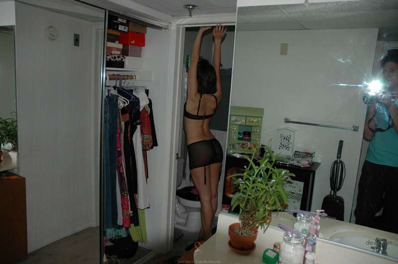 Hot Girlfriend with Perfect Ass and Tiny Tits in Amateur Porn Pic