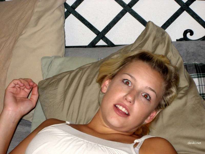 Amateur Babe Sucking Cock and Stripping Naked in Explicit Porn Pics