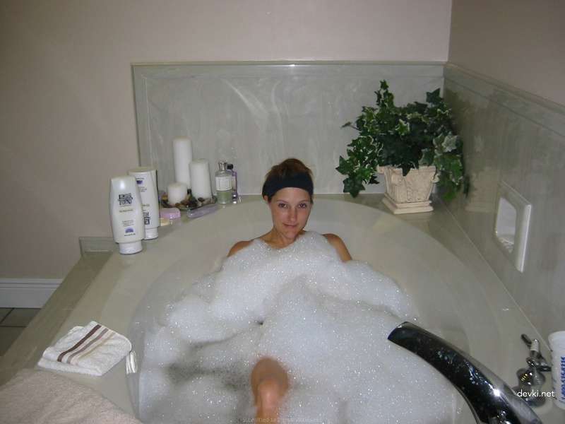 Naked Wife Poses at Home - Explicit Amateur Nude Photo Shoot