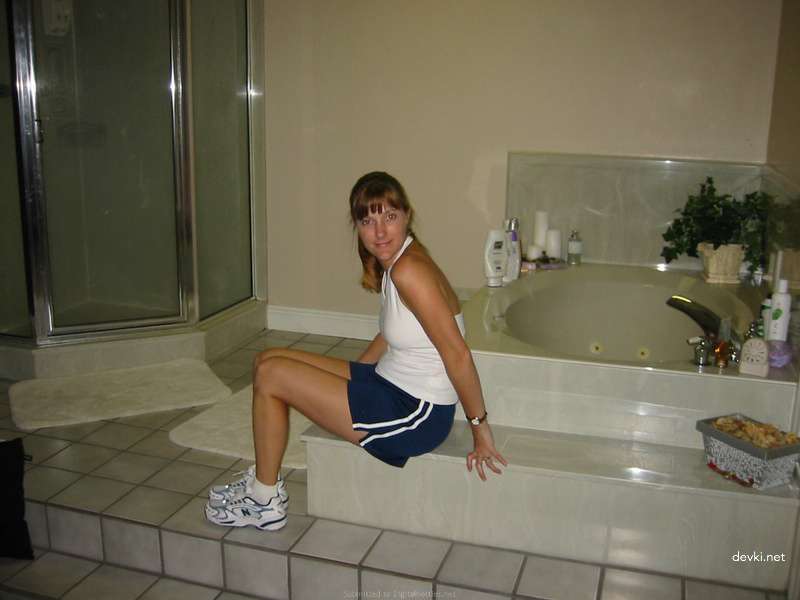 Naked Wife Poses at Home - Explicit Amateur Nude Photo Shoot