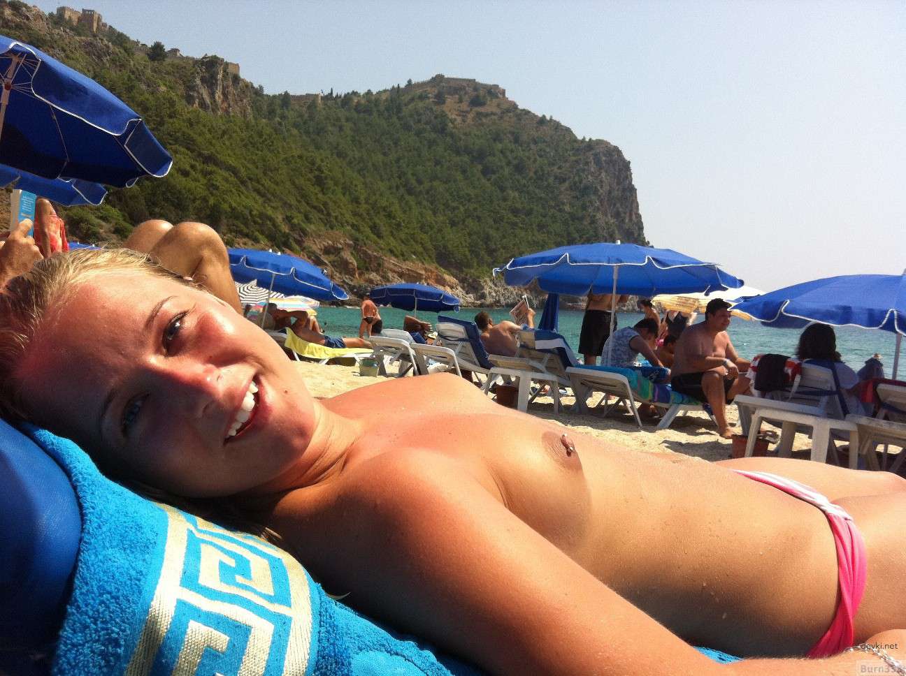 Blonde Babe Deepthroats Cock in Hot Amateur Porn Photo