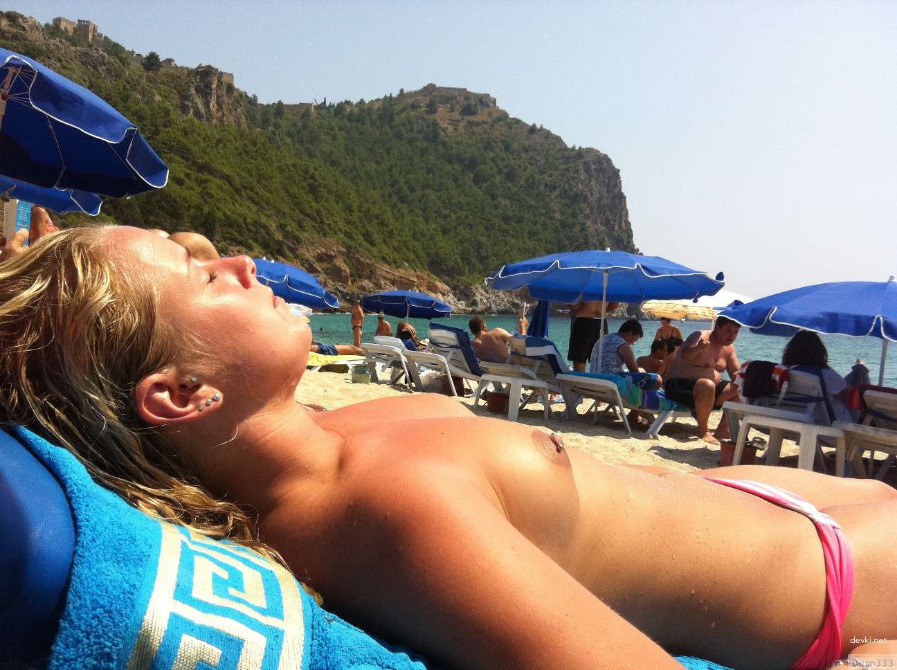 Blonde Babe Deepthroats Cock in Hot Amateur Porn Photo