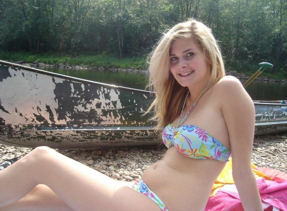 Amateur Babe Gives Blowjob to Boyfriend - Explicit Homemade Porn