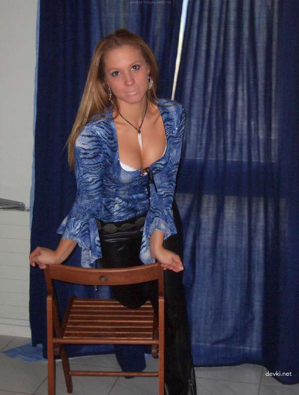 Cute Chick Sucks Cock and Gets Fucked - Amateur Porn Explicit Content