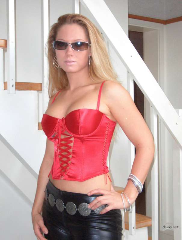 Cute Chick Sucks Cock and Gets Fucked - Amateur Porn Explicit Content