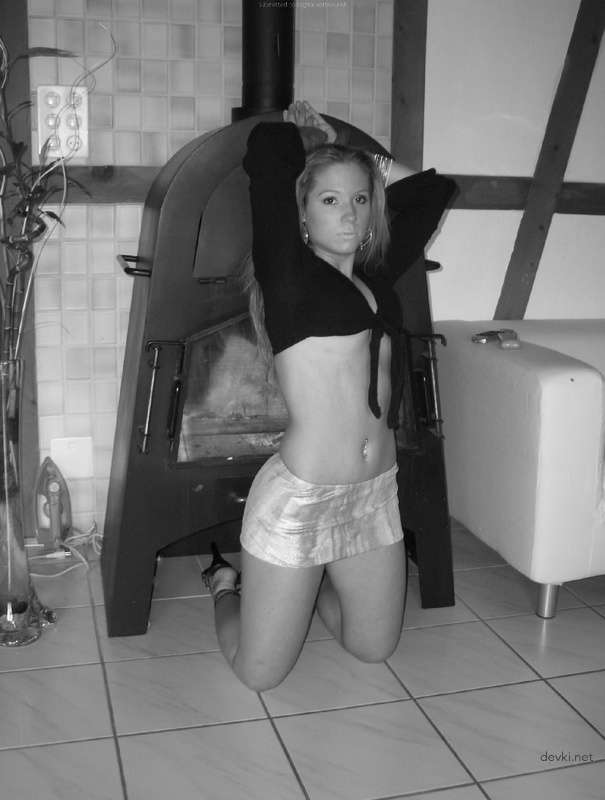 Cute Chick Sucks Cock and Gets Fucked - Amateur Porn Explicit Content