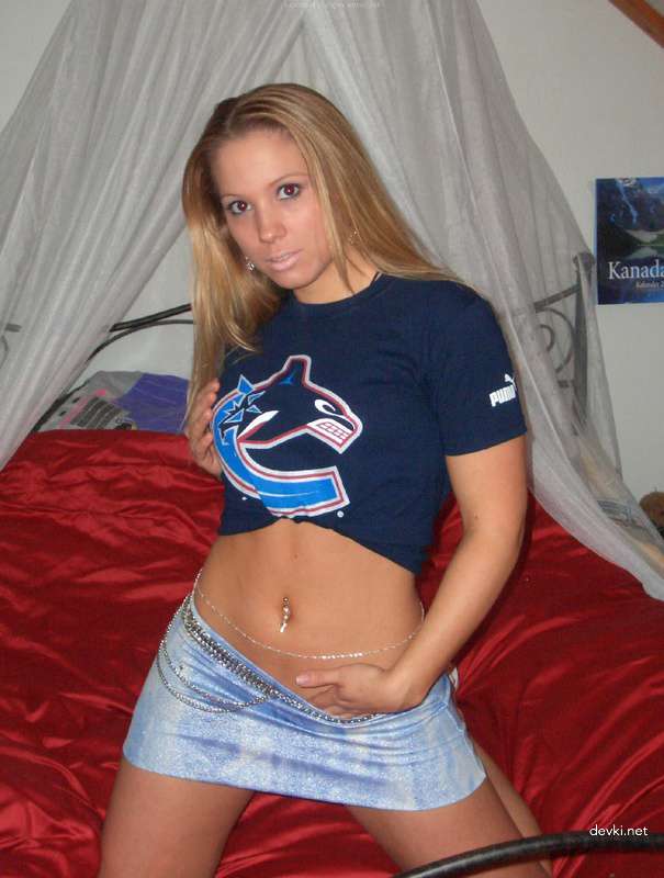 Cute Chick Sucks Cock and Gets Fucked - Amateur Porn Explicit Content