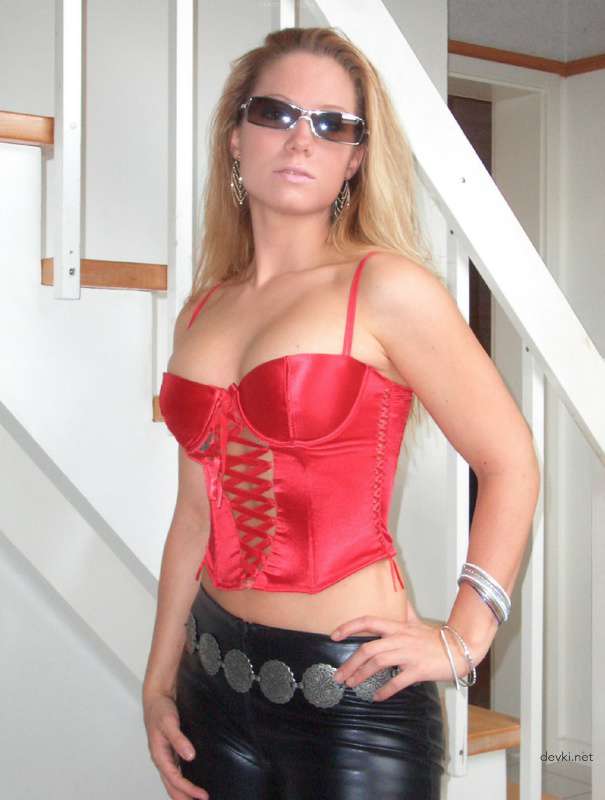 Cute Chick Sucks Cock and Gets Fucked - Amateur Porn Explicit Content