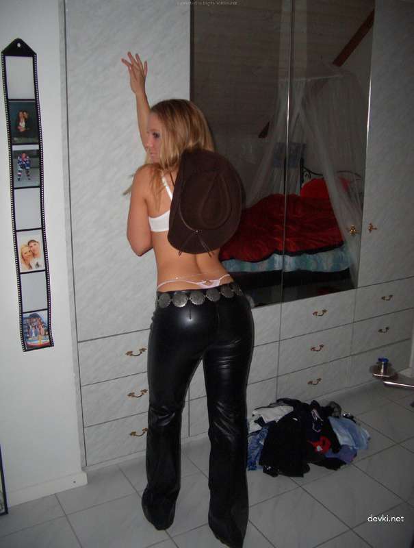 Cute Chick Sucks Cock and Gets Fucked - Amateur Porn Explicit Content