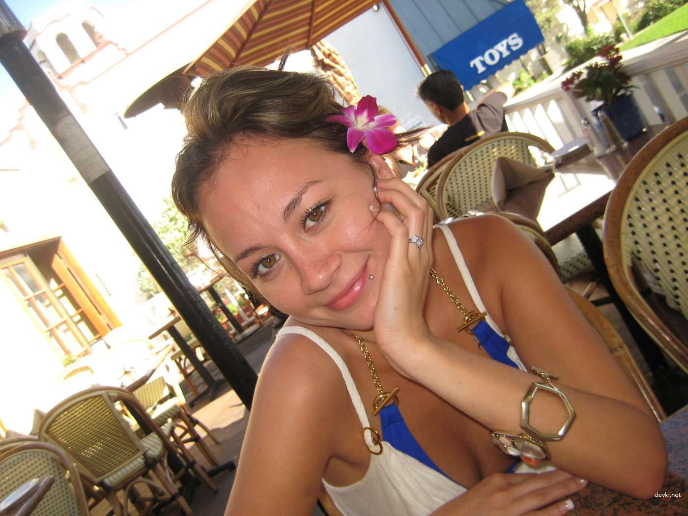 Amateur Slut from Vacation Fucks Herself with Bottle - Explicit Homemade Porn