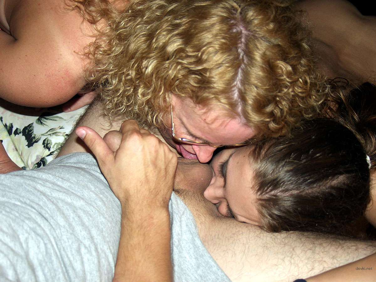 Hot Girls Sucking Dicks - Amateur Porn Pics