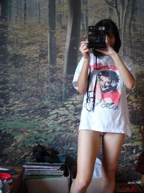 Amateur Porn Photo Session Ends in Explicit Sex Act