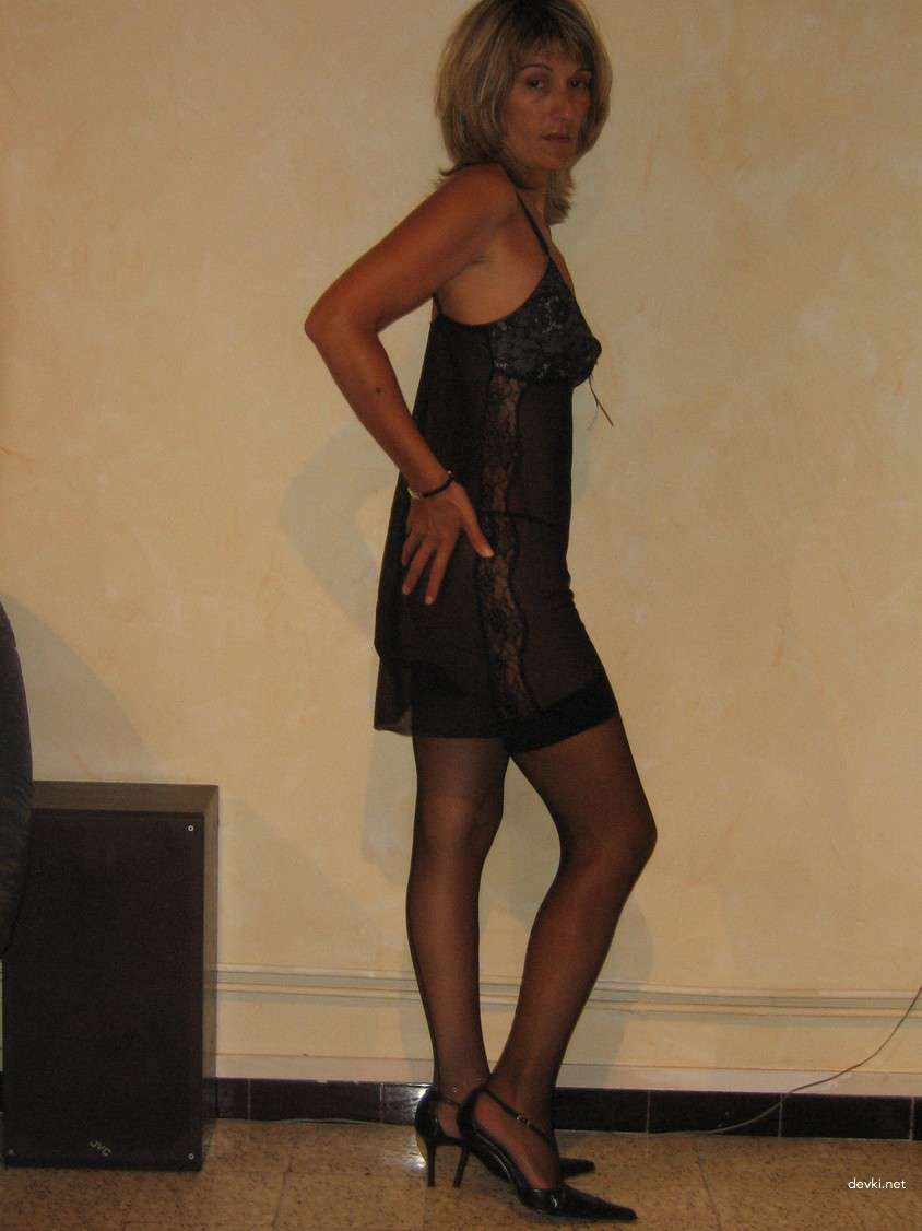 Mature Woman in Stockings Amateur Porn: Explicit Homemade Photos