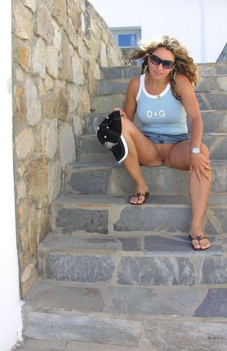 Amateur Slut Shows Pussy and Sucks Cock - Explicit Homemade Porn