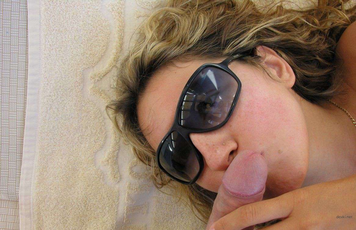 Amateur Slut Shows Pussy and Sucks Cock - Explicit Homemade Porn