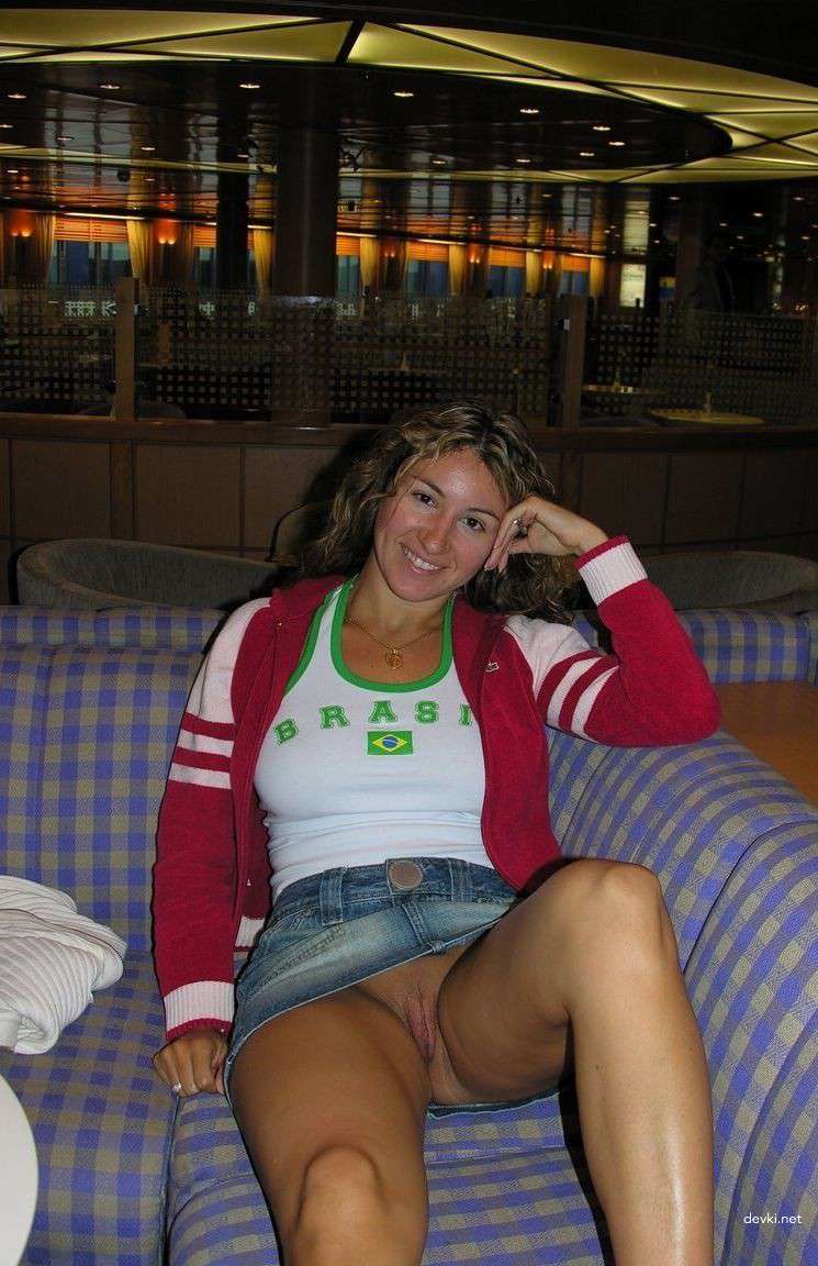 Amateur Slut Shows Pussy and Sucks Cock - Explicit Homemade Porn