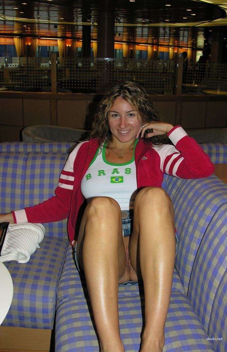 Amateur Slut Shows Pussy and Sucks Cock - Explicit Homemade Porn