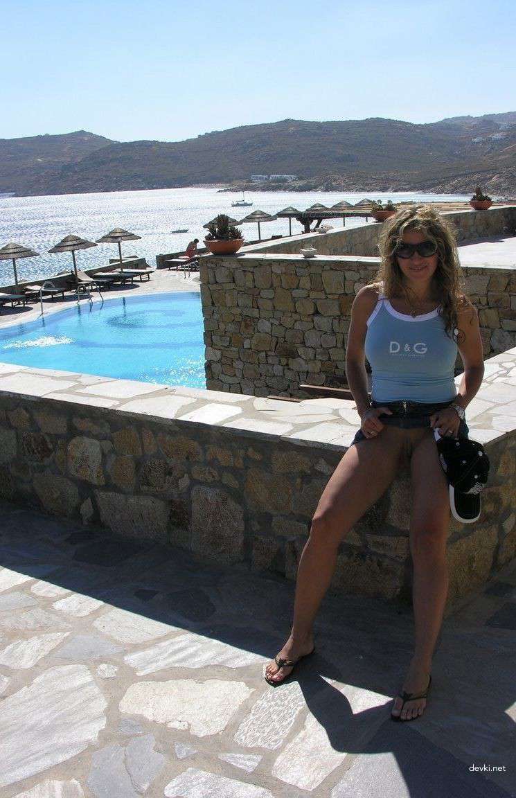 Amateur Slut Shows Pussy and Sucks Cock - Explicit Homemade Porn