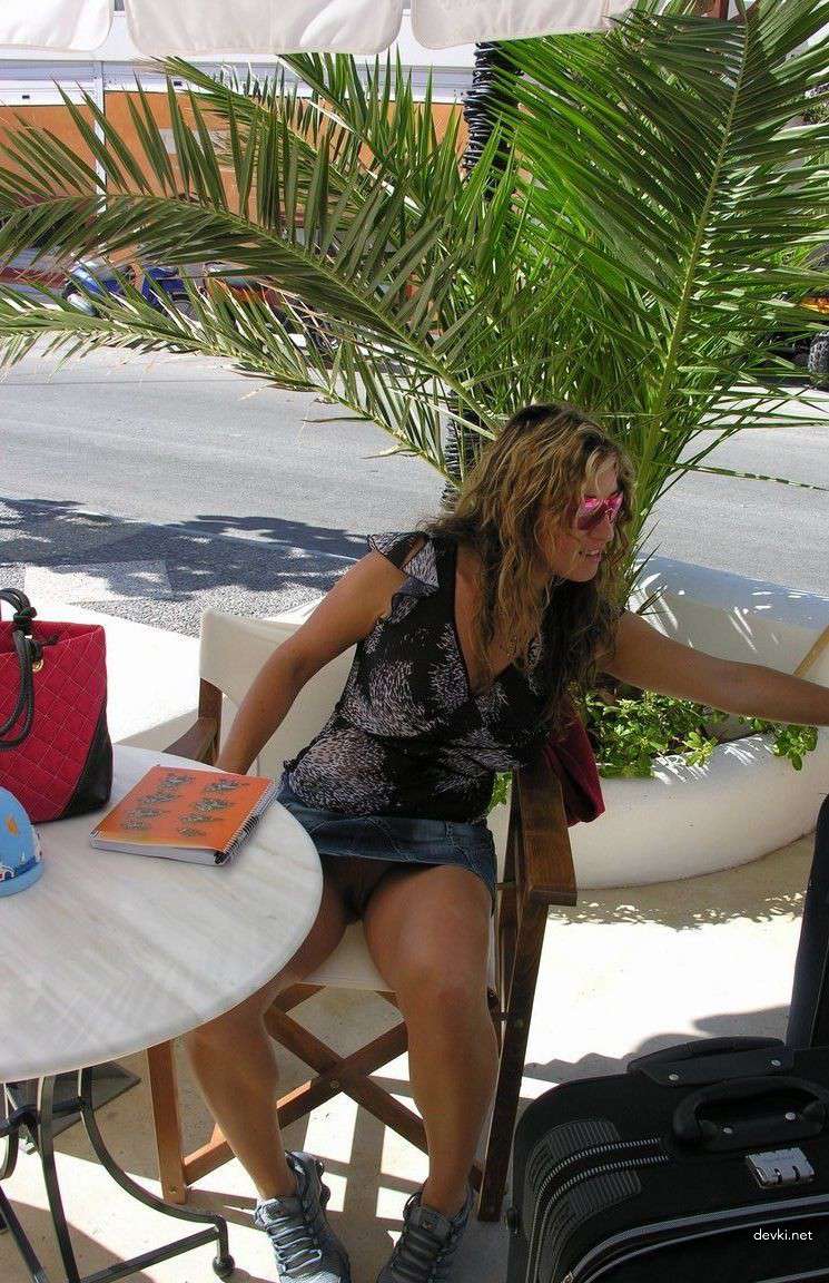 Amateur Slut Shows Pussy and Sucks Cock - Explicit Homemade Porn