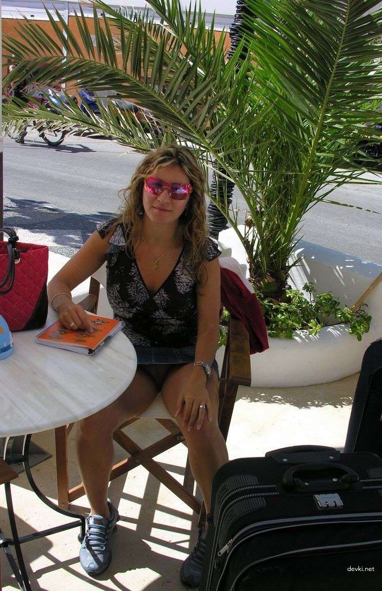 Amateur Slut Shows Pussy and Sucks Cock - Explicit Homemade Porn