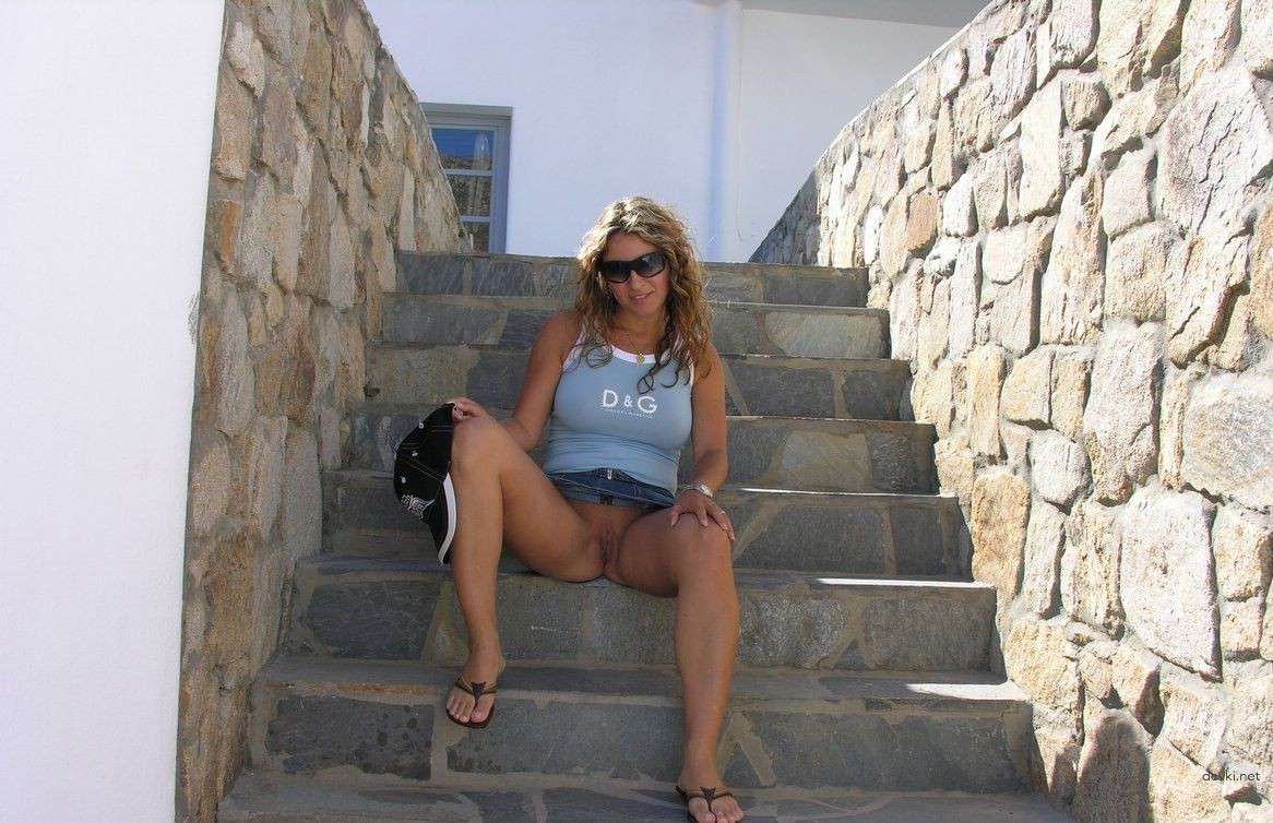 Amateur Slut Shows Pussy and Sucks Cock - Explicit Homemade Porn