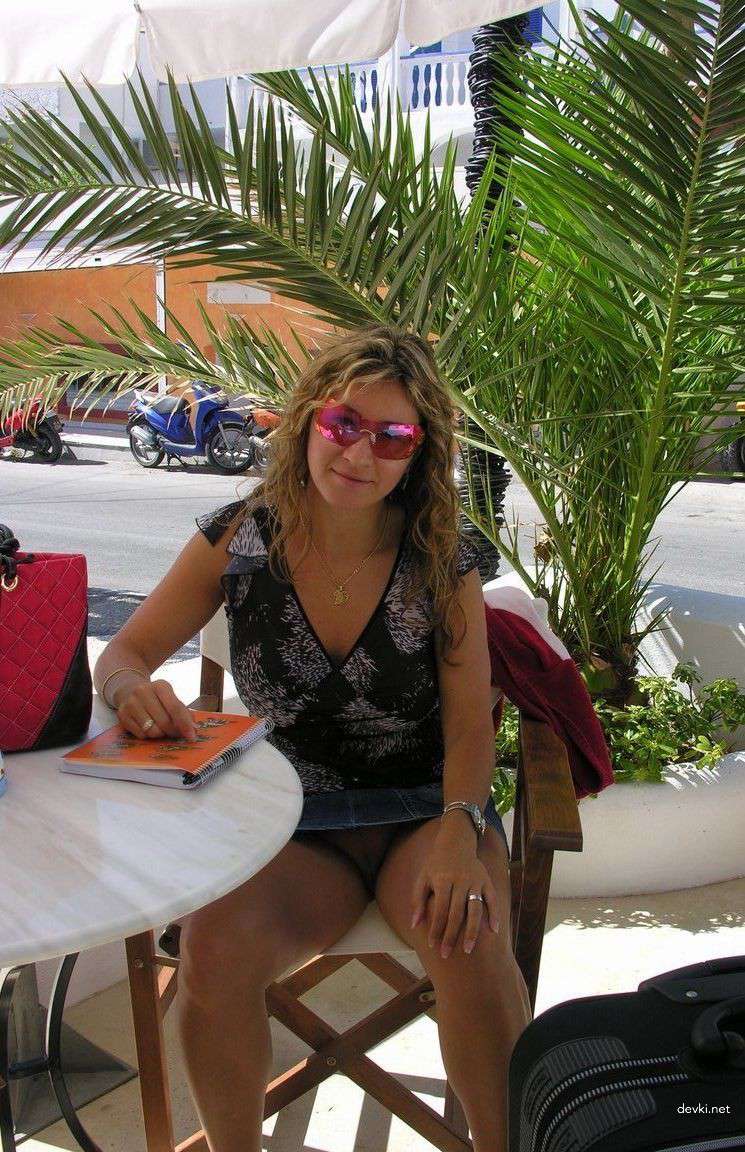 Amateur Slut Shows Pussy and Sucks Cock - Explicit Homemade Porn