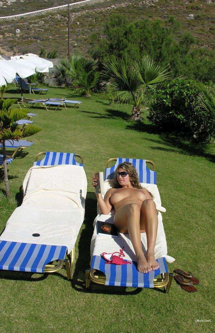 Amateur Slut Shows Pussy and Sucks Cock - Explicit Homemade Porn