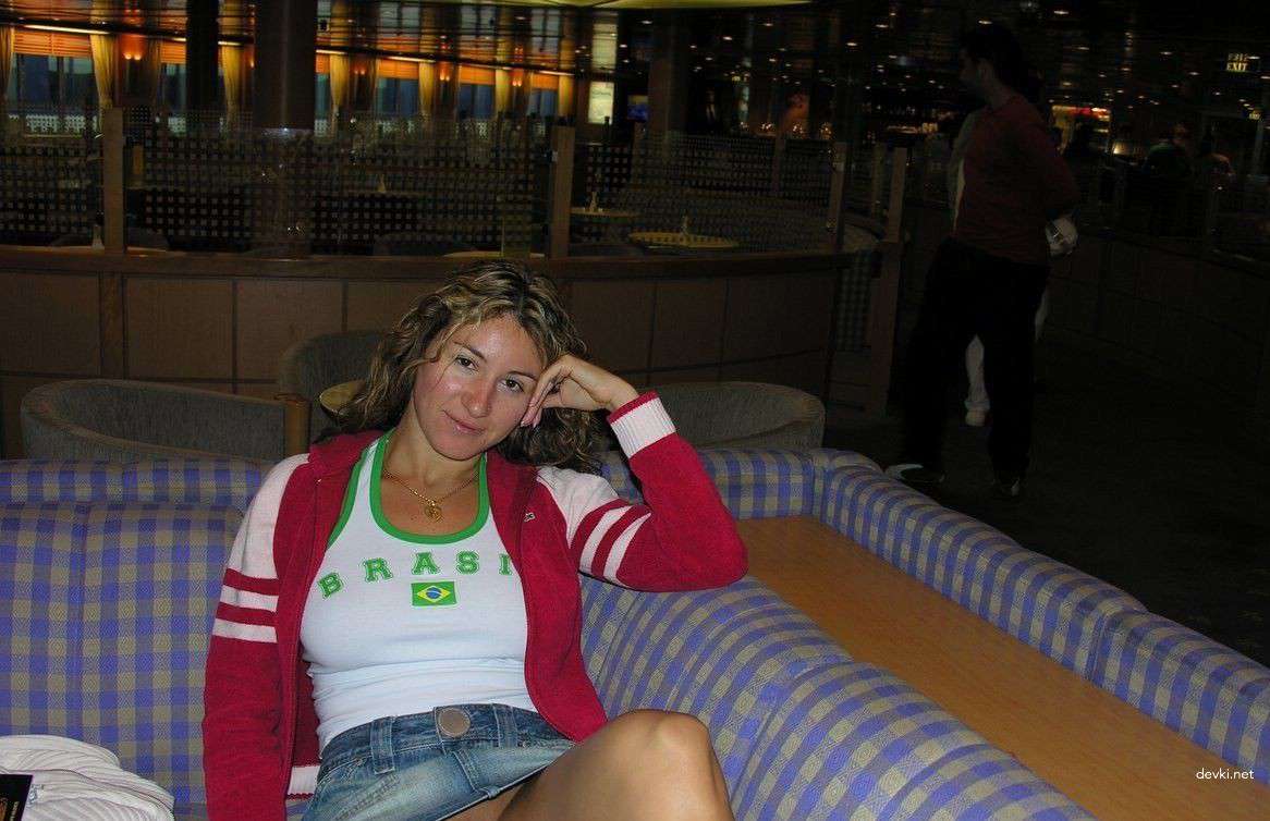 Amateur Slut Shows Pussy and Sucks Cock - Explicit Homemade Porn